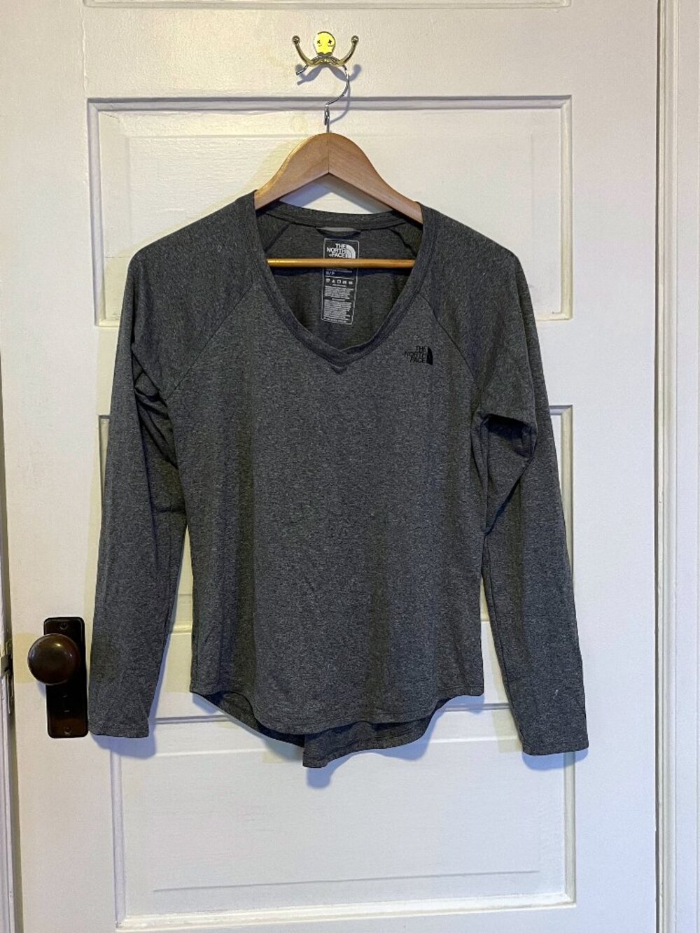 The North Face V-Neck Long Sleeved Tee S